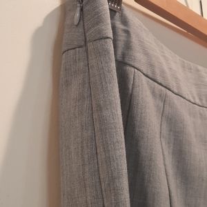 Gray skirt with bottom pleats